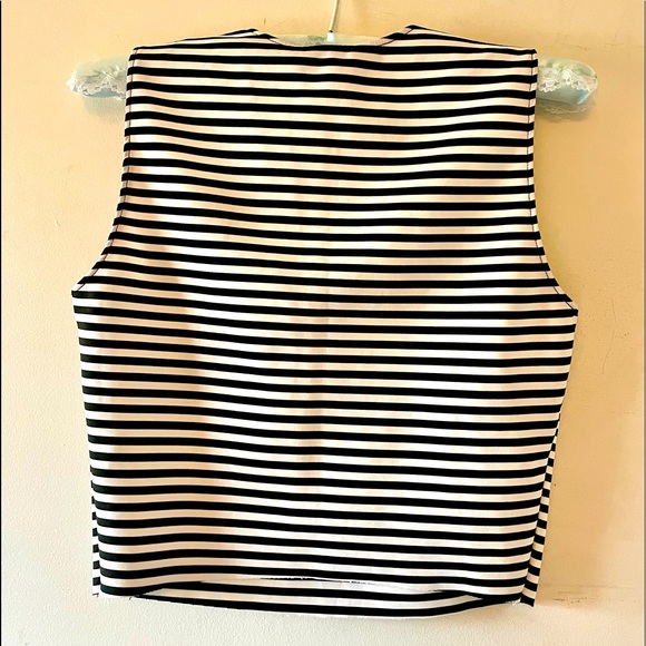 🆕 ZARA’S Crop V-Neck Top - Picture 2 of 4